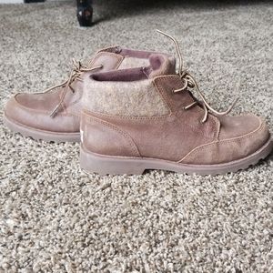 ********SOLD********Boys Ugg boots
